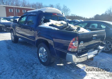 2013 Toyota Tacoma Base V6 z USA, uszkodzony, nr VIN 3TMLU4EN4DM126328